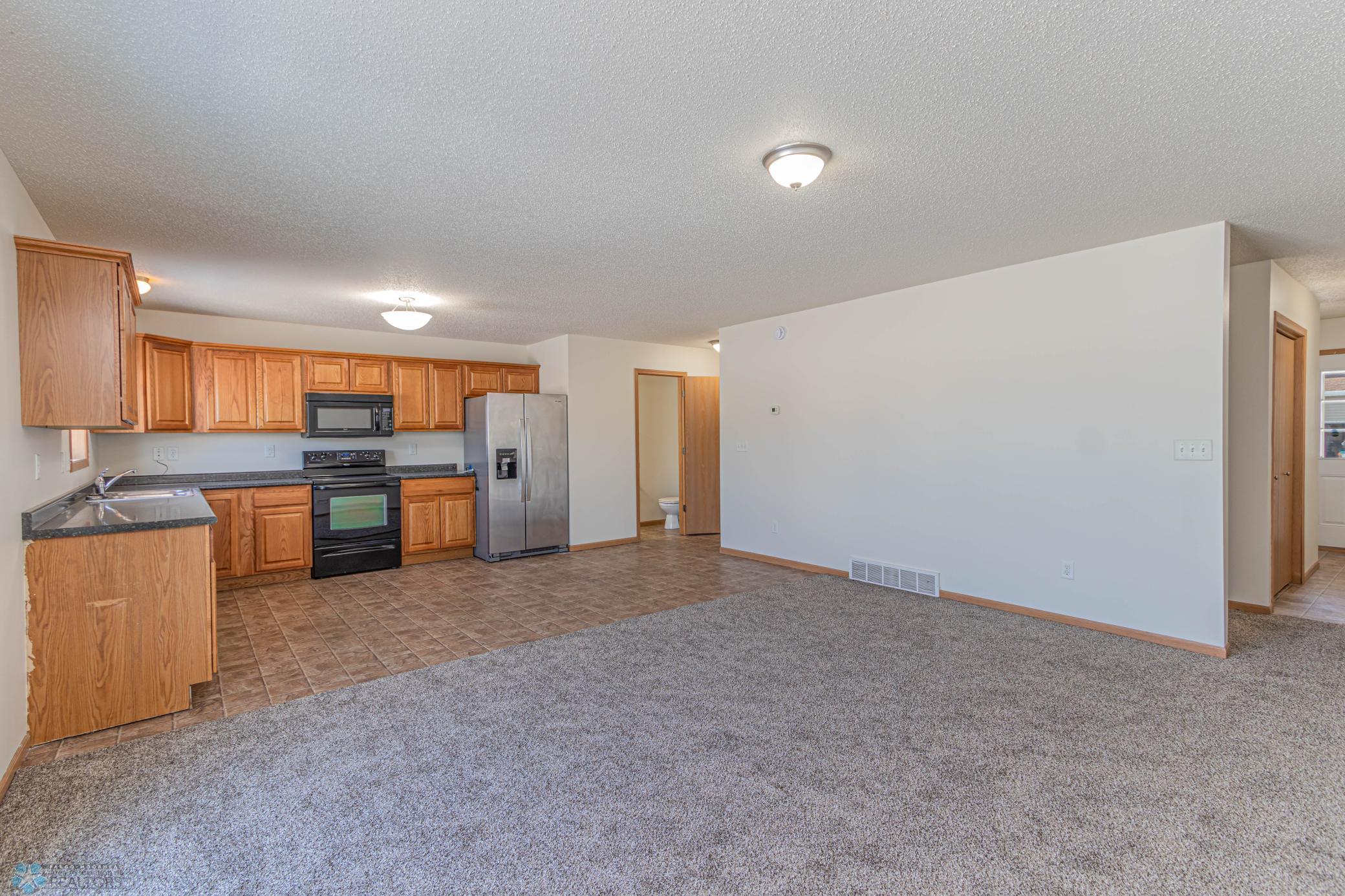 4252 Estate Dr S Fargo, ND-8.jpg