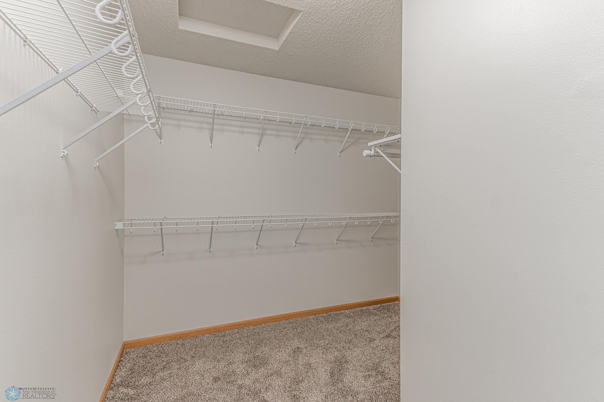 4252 Estate Dr S Fargo, ND-17.jpg