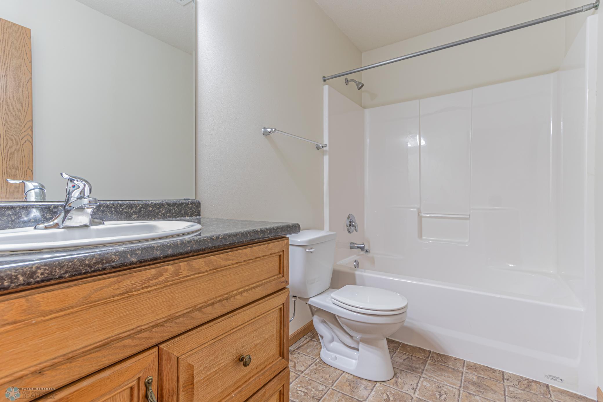 4252 Estate Dr S Fargo, ND-24.jpg
