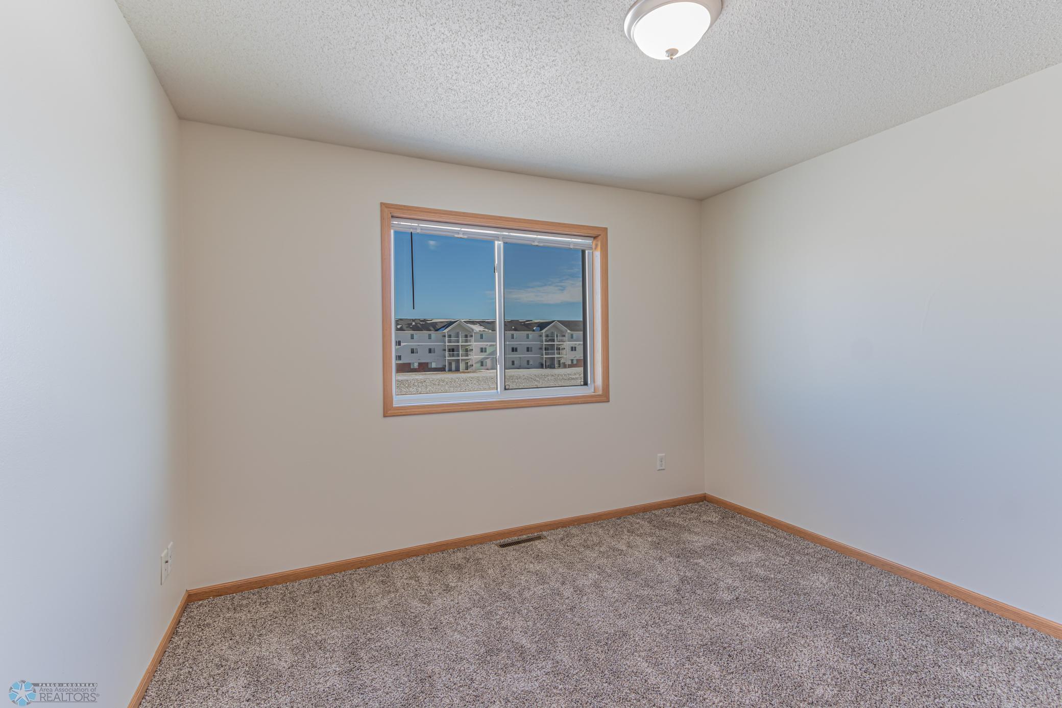 4252 Estate Dr S Fargo, ND-20.jpg