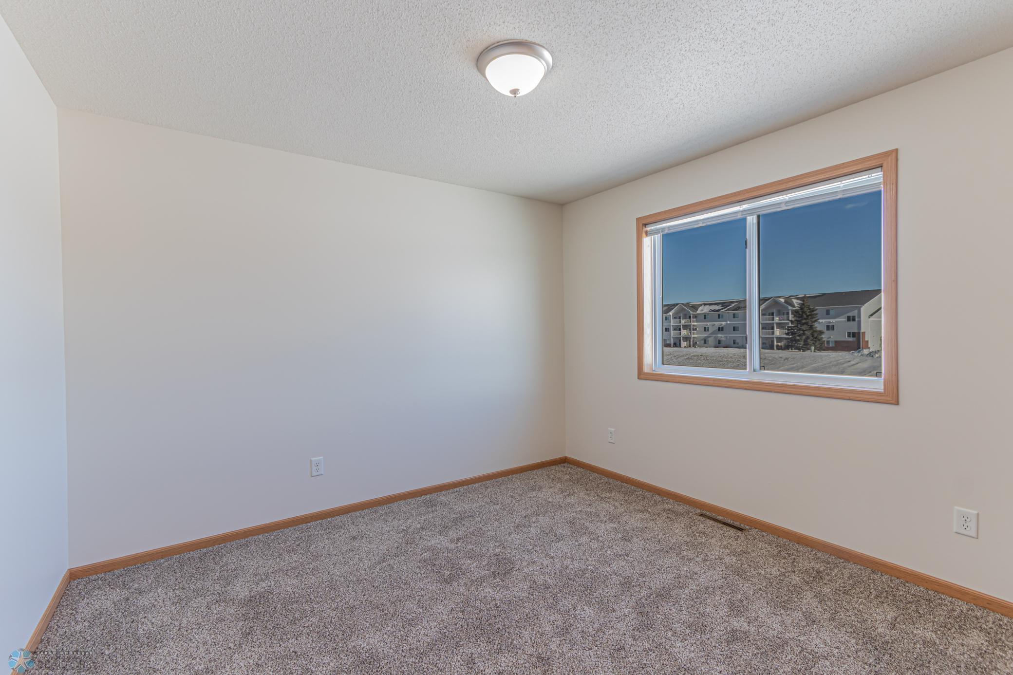 4252 Estate Dr S Fargo, ND-22.jpg