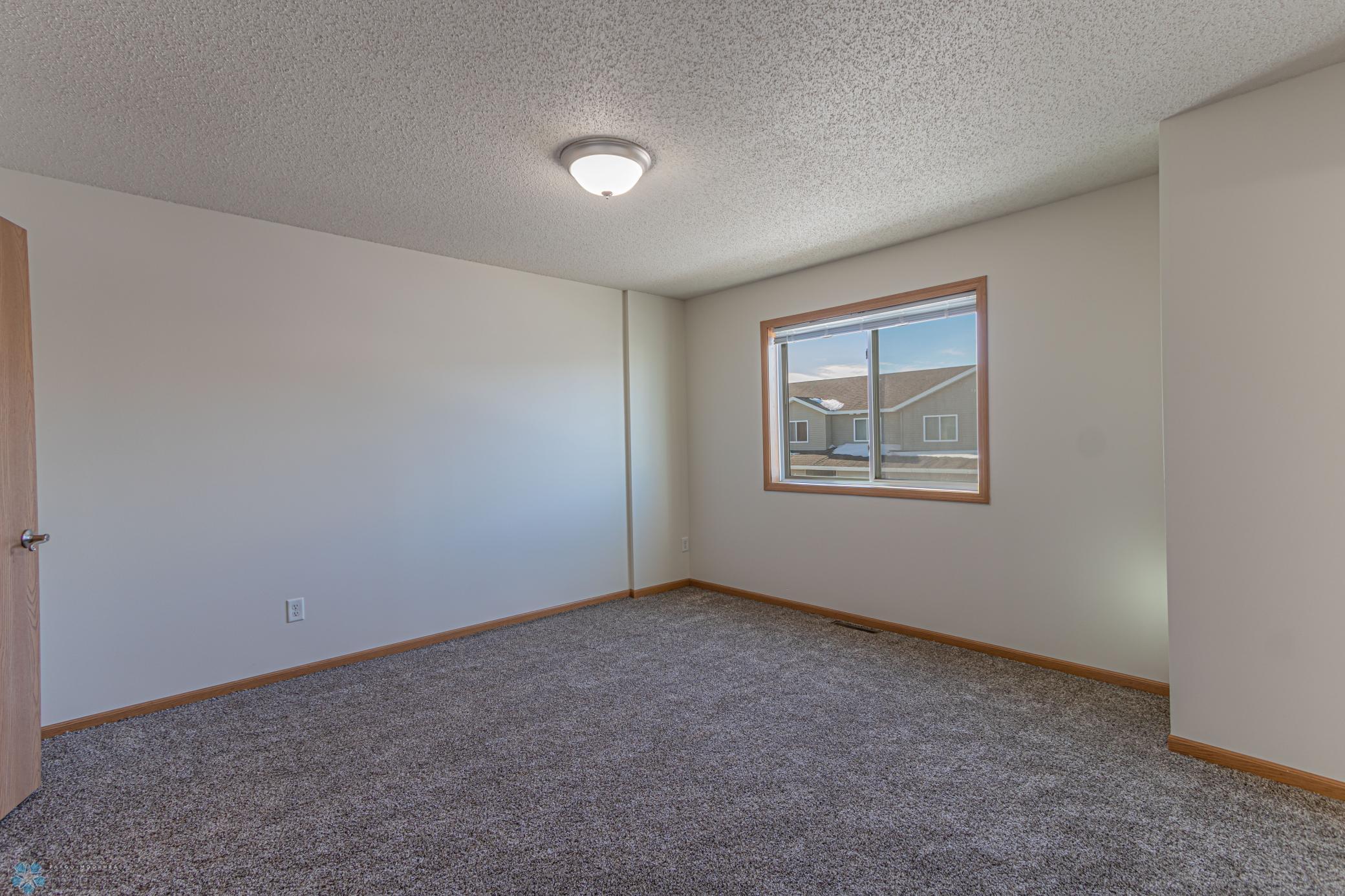 4252 Estate Dr S Fargo, ND-16.jpg