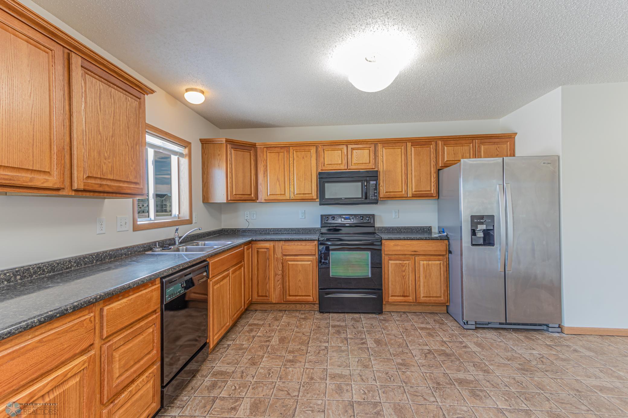 4252 Estate Dr S Fargo, ND-9.jpg