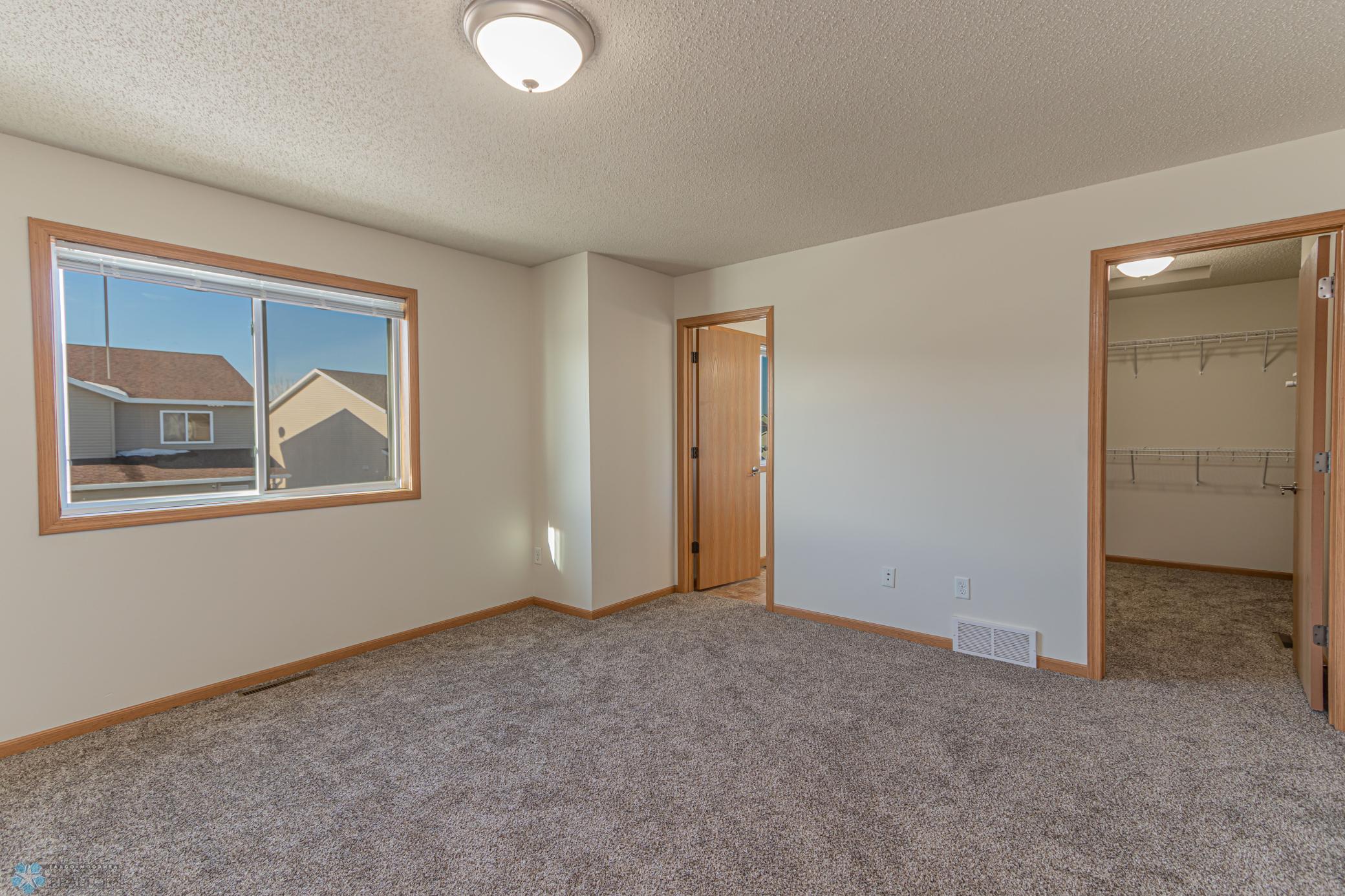 4252 Estate Dr S Fargo, ND-14.jpg