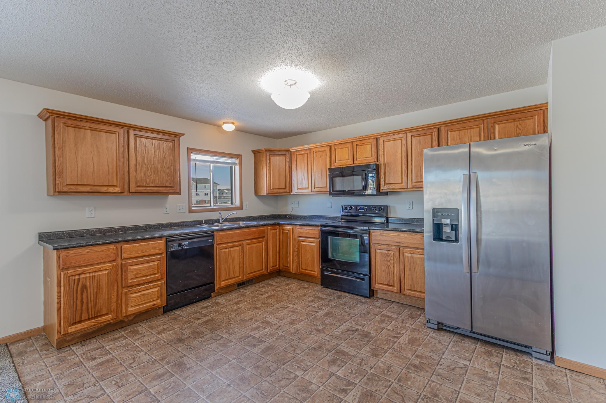 4252 Estate Dr S Fargo, ND-10.jpg