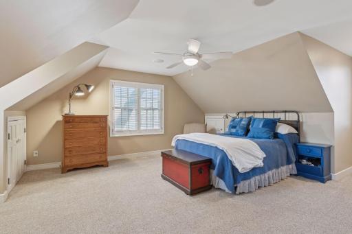 Upper bedroom ensuite - a perfect spot for guest or a teen.