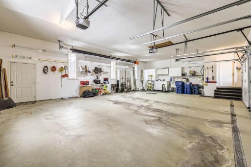 18767 Bearpath Trail, Eden Prairie, MN 55347