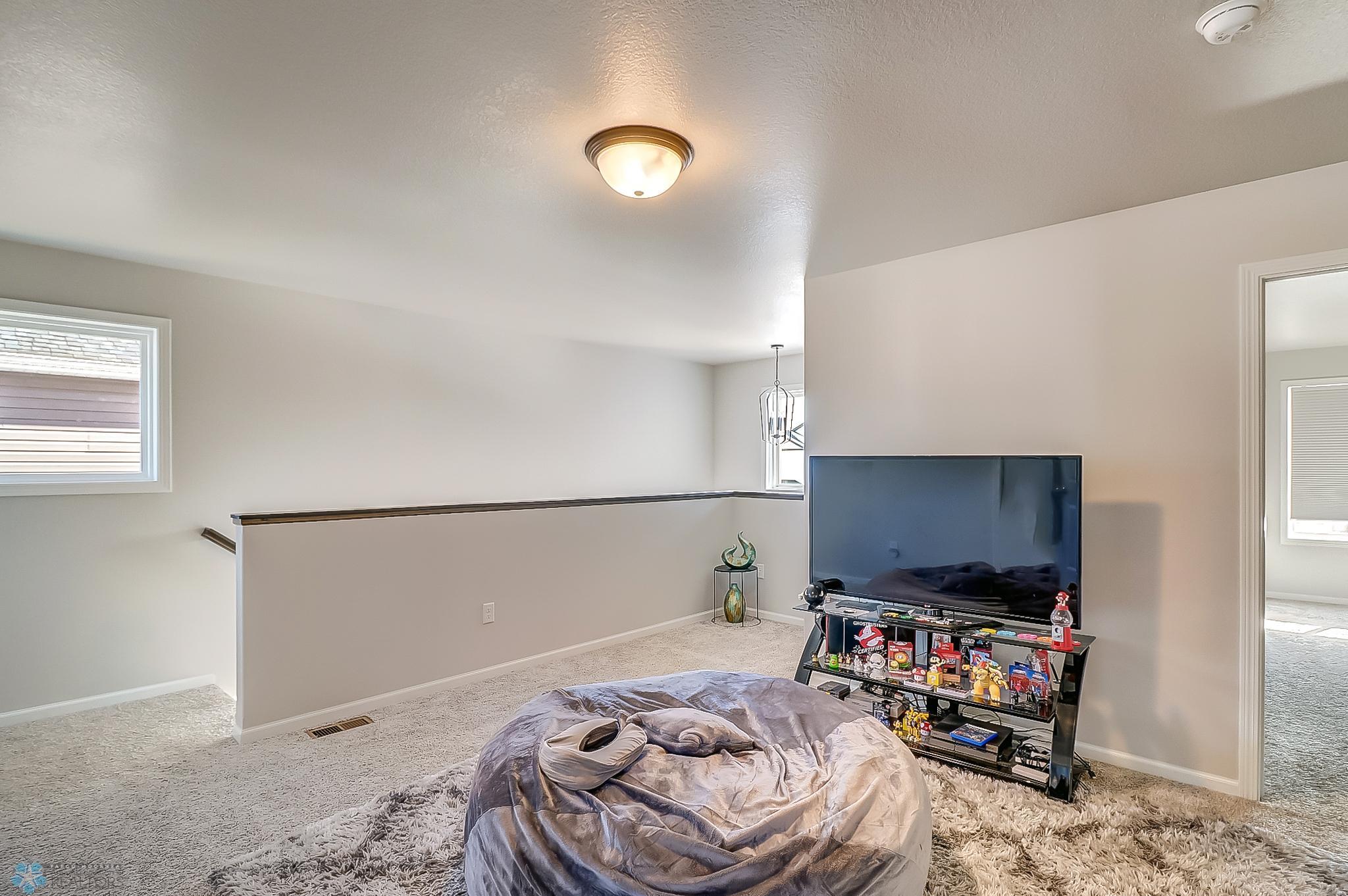 Upstairs Loft 1_2.jpg