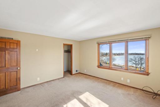 Remodel or construct a new home in the Lafayette Ridge neighborhood of Minnetonka Beach, one of Lake Minnetonka's most beloved cities.
