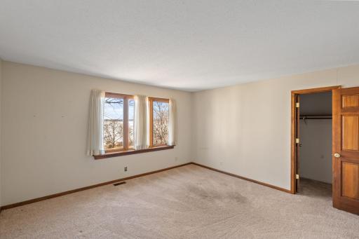 Remodel or construct a new home in the Lafayette Ridge neighborhood of Minnetonka Beach, one of Lake Minnetonka's most beloved cities.