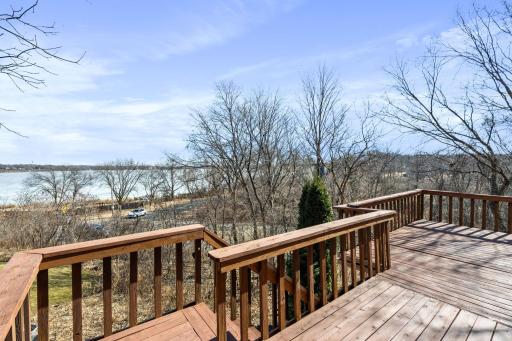 Remodel or construct a new home in the Lafayette Ridge neighborhood of Minnetonka Beach, one of Lake Minnetonka's most beloved cities.