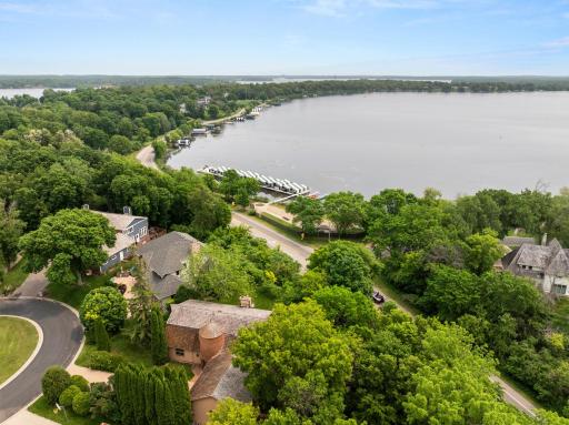 Remodel or construct a new home in the Lafayette Ridge neighborhood of Minnetonka Beach, one of Lake Minnetonka's most beloved cities.
