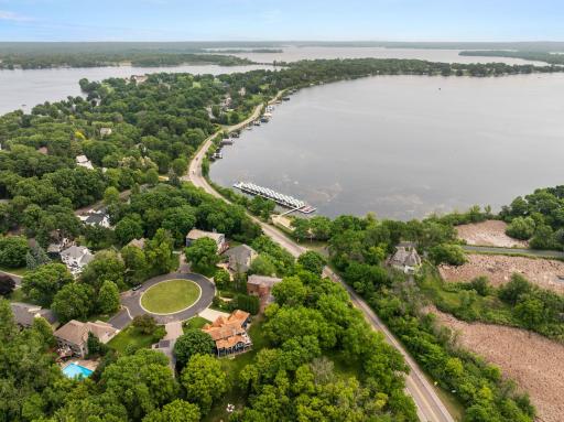 Remodel or construct a new home in the Lafayette Ridge neighborhood of Minnetonka Beach, one of Lake Minnetonka's most beloved cities.
