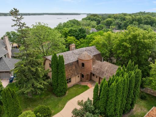 Remodel or construct a new home in the Lafayette Ridge neighborhood of Minnetonka Beach, one of Lake Minnetonka's most beloved cities.