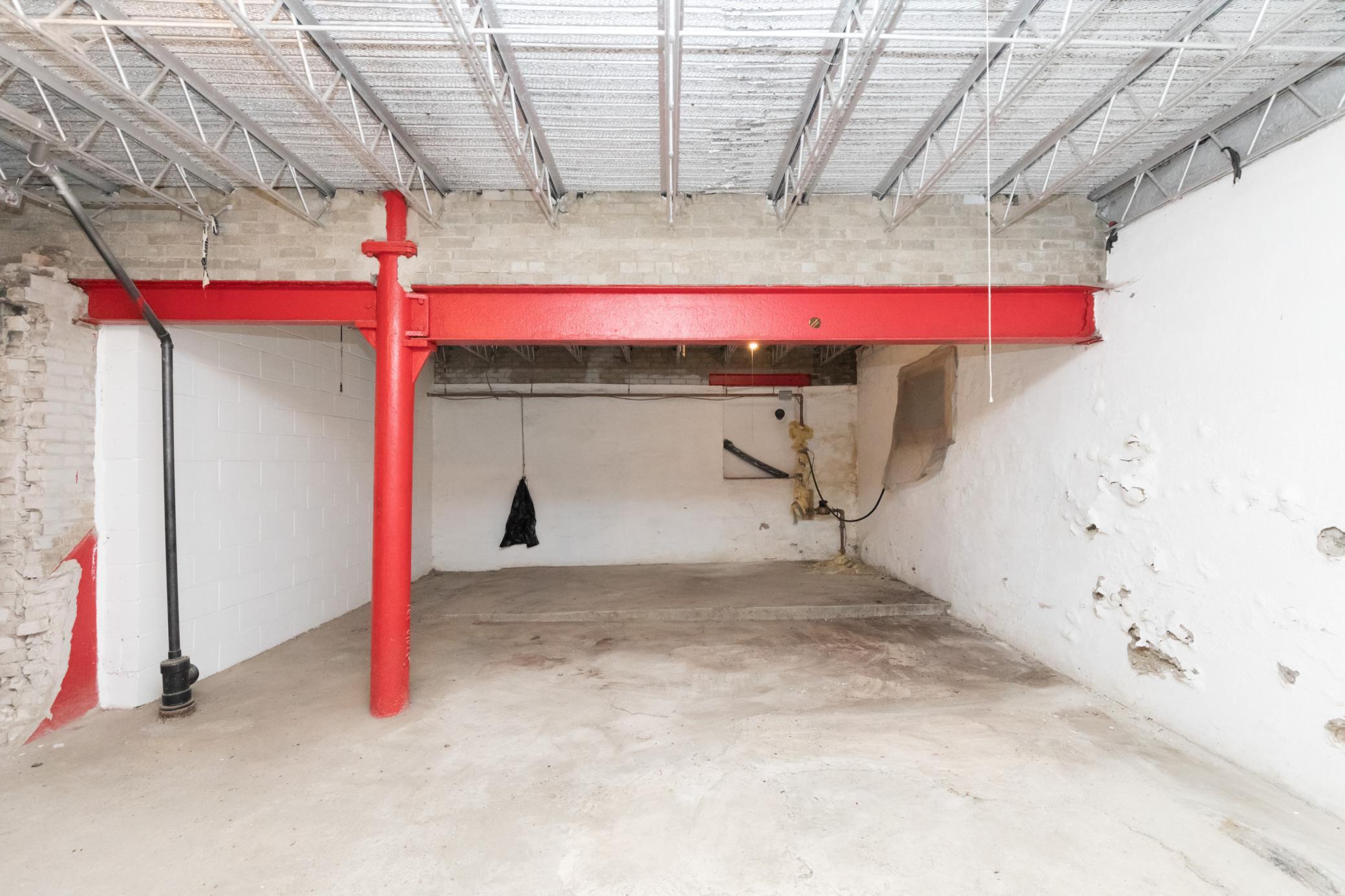 Large Basement - could be addn unit/FSF