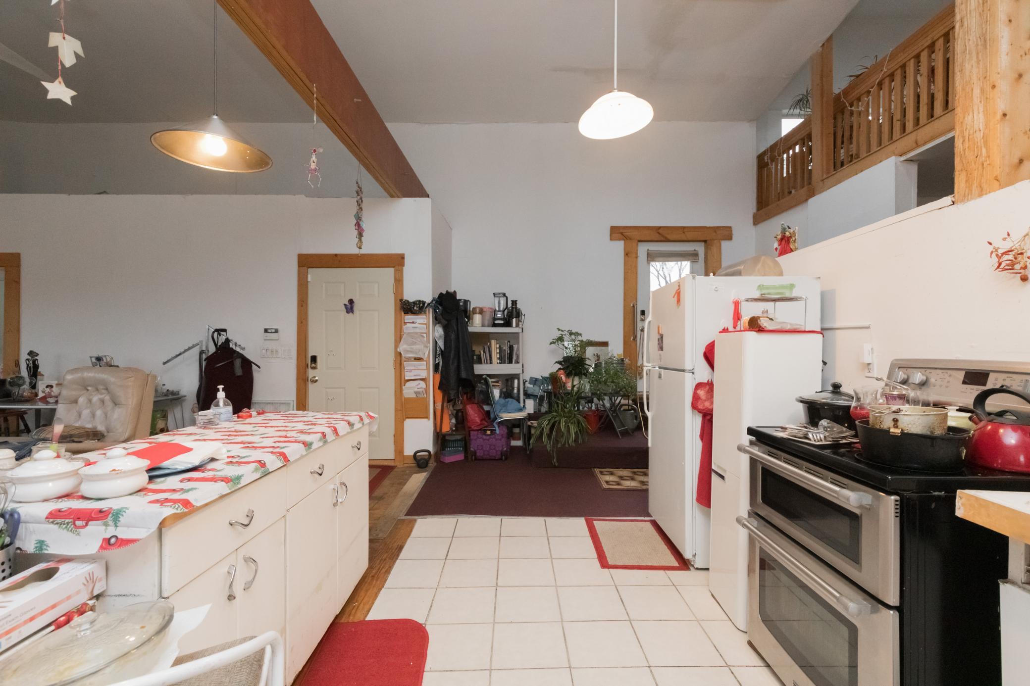 2221 15th Ave S-5.jpg