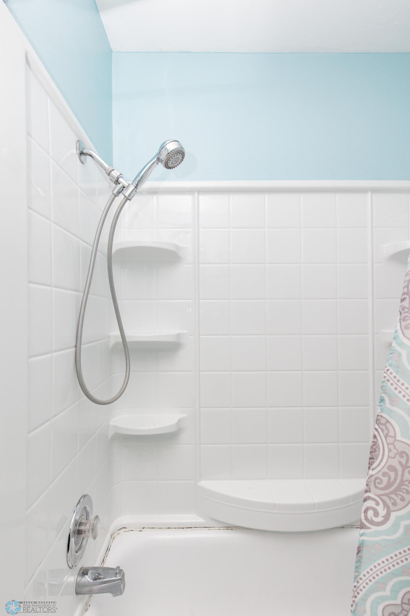 Bathroom 1 - Full