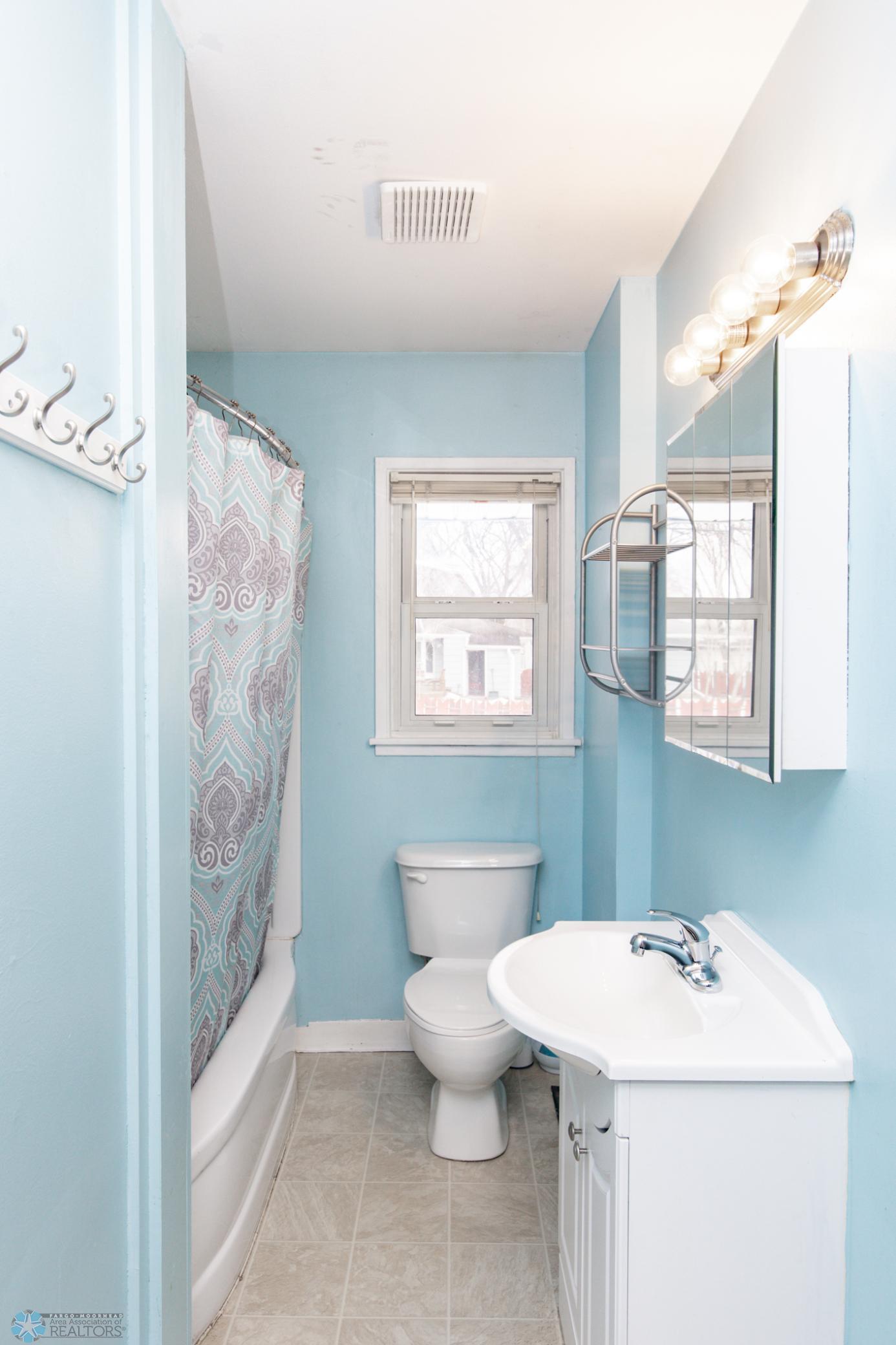 Bathroom 1 - Full
