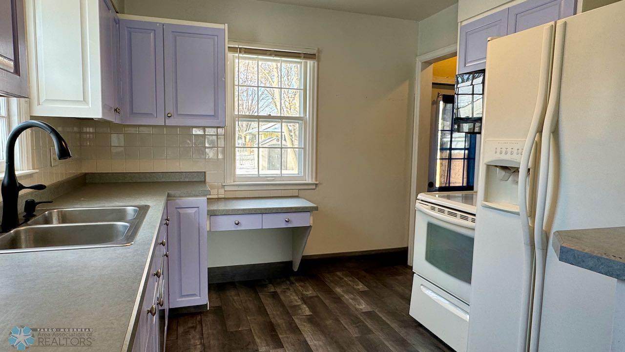 (10) Kitchen.jpeg