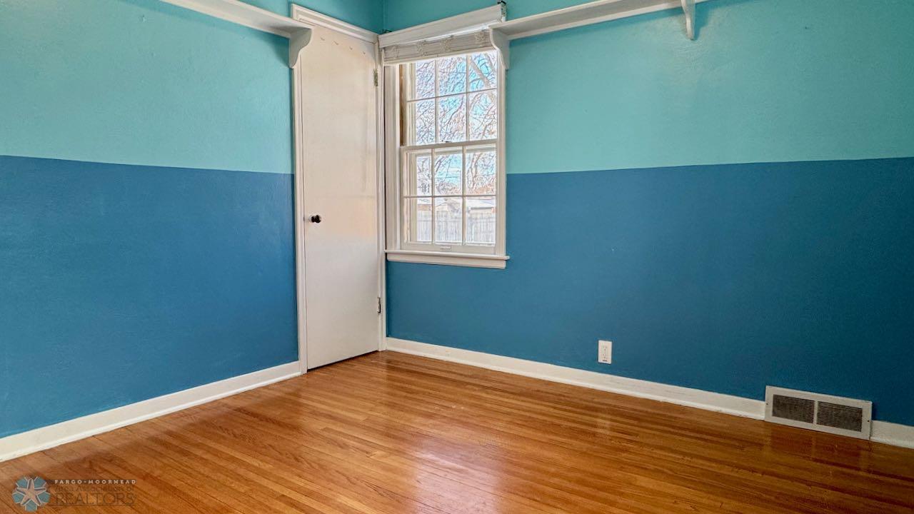 (18) Bedroom 2.jpeg