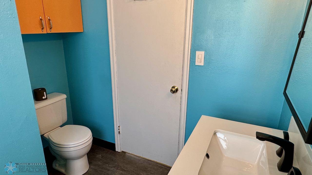 (21) Full Bath on Main.jpeg