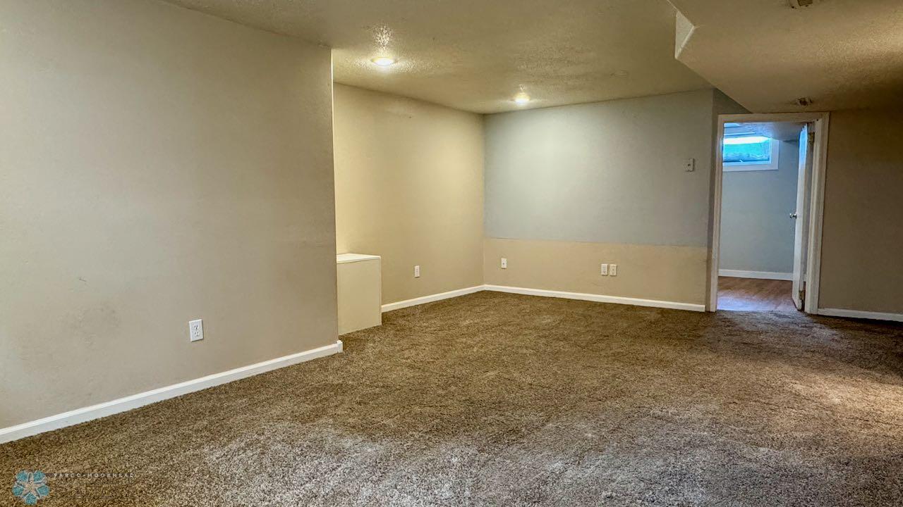 (22) Family Room.jpeg