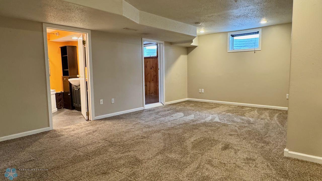 (24) Family Room.jpeg