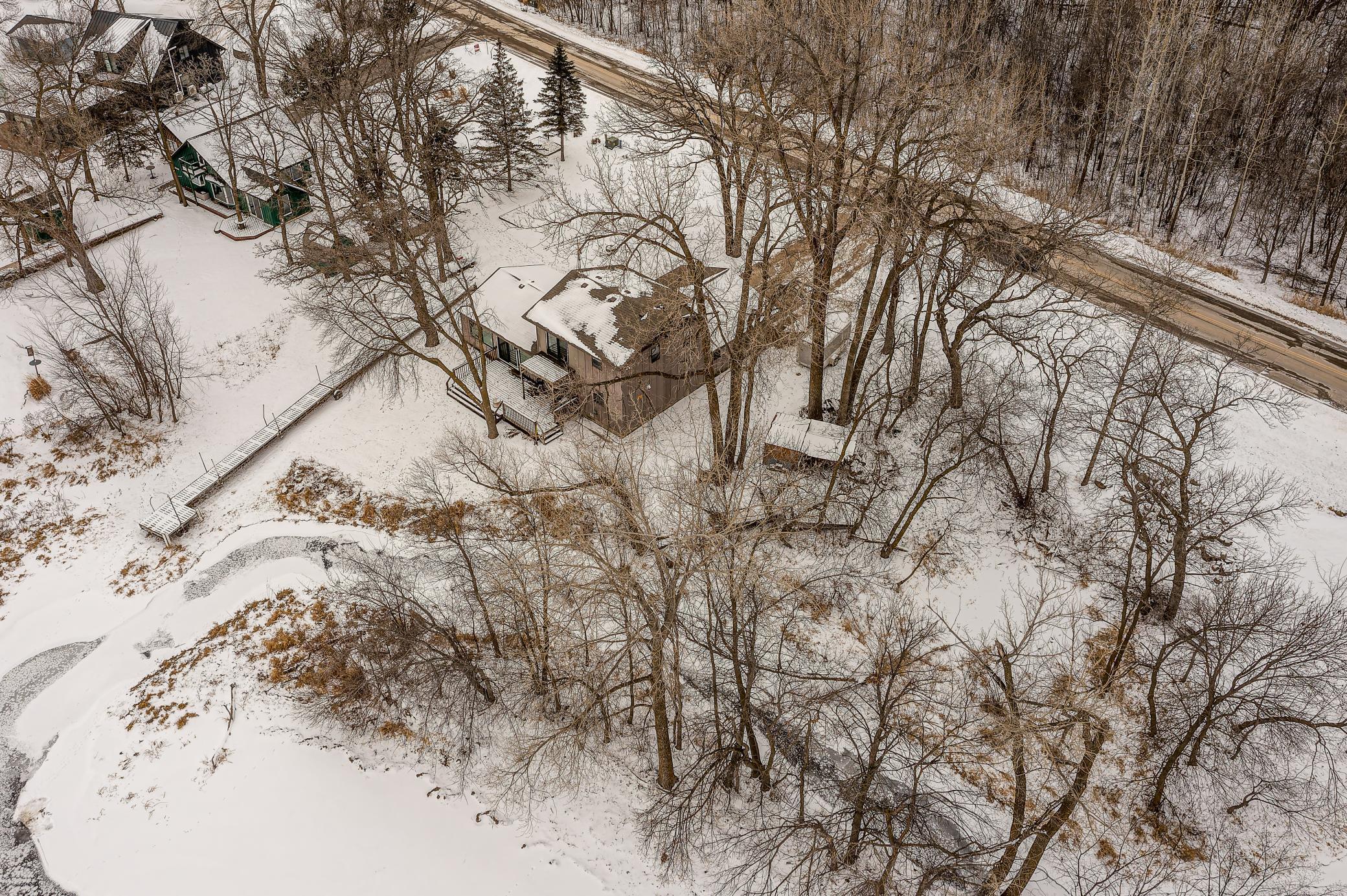 Located less than an hour and a half away from the Twin Cities and just minutes away from Hutchinson and Litchfield, this cozy lake home offers an "up-north" ambiance without the drive!