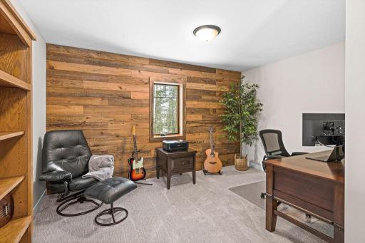 Flex room-office, bunk room, craft room you decide!