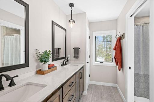 Upstairs bath with long double vanity and linen closet