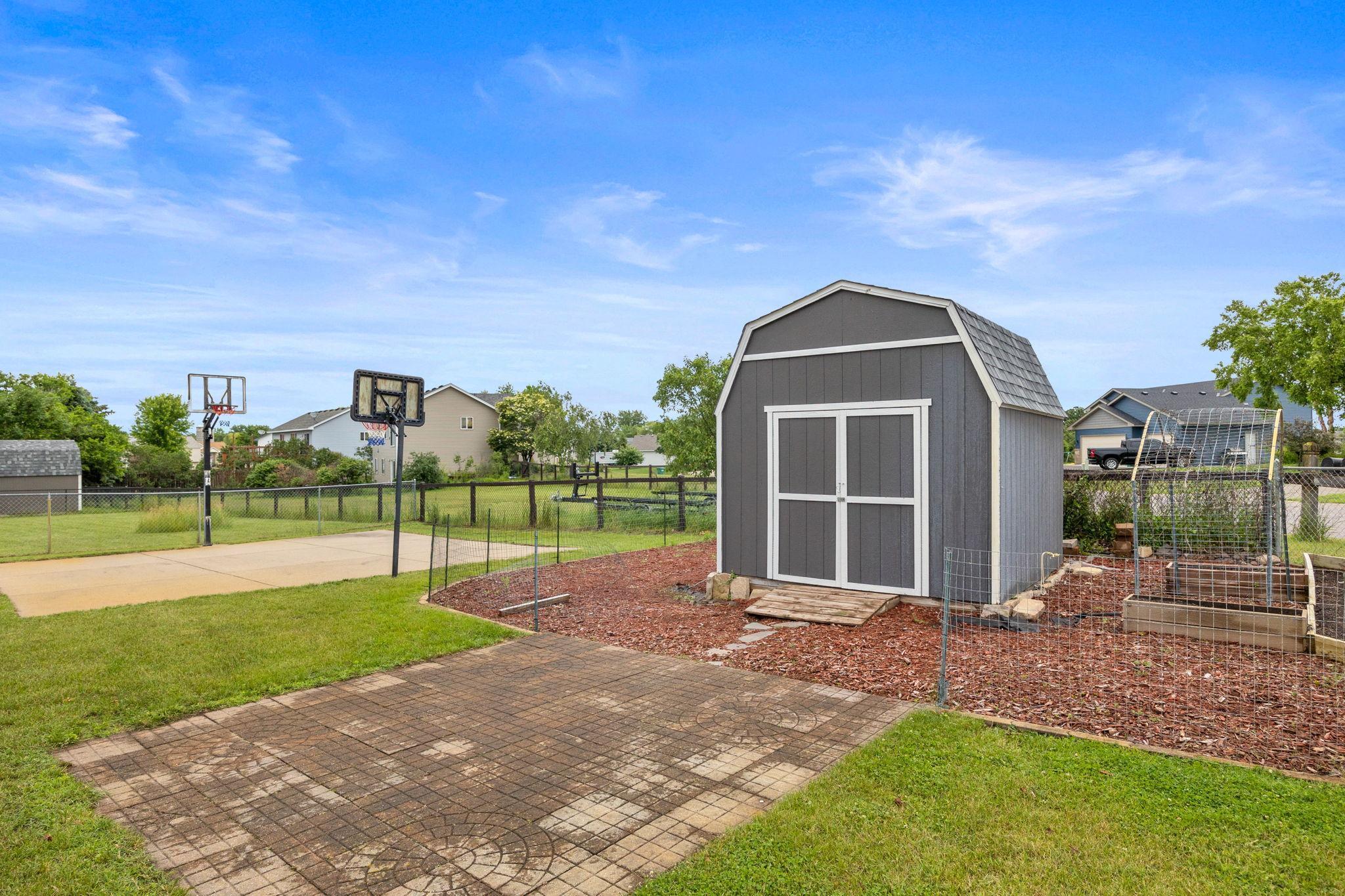 Shed, garden, sport court...YES please!