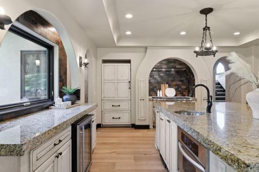 7260 Willow Creek Road, Eden Prairie, MN 55344