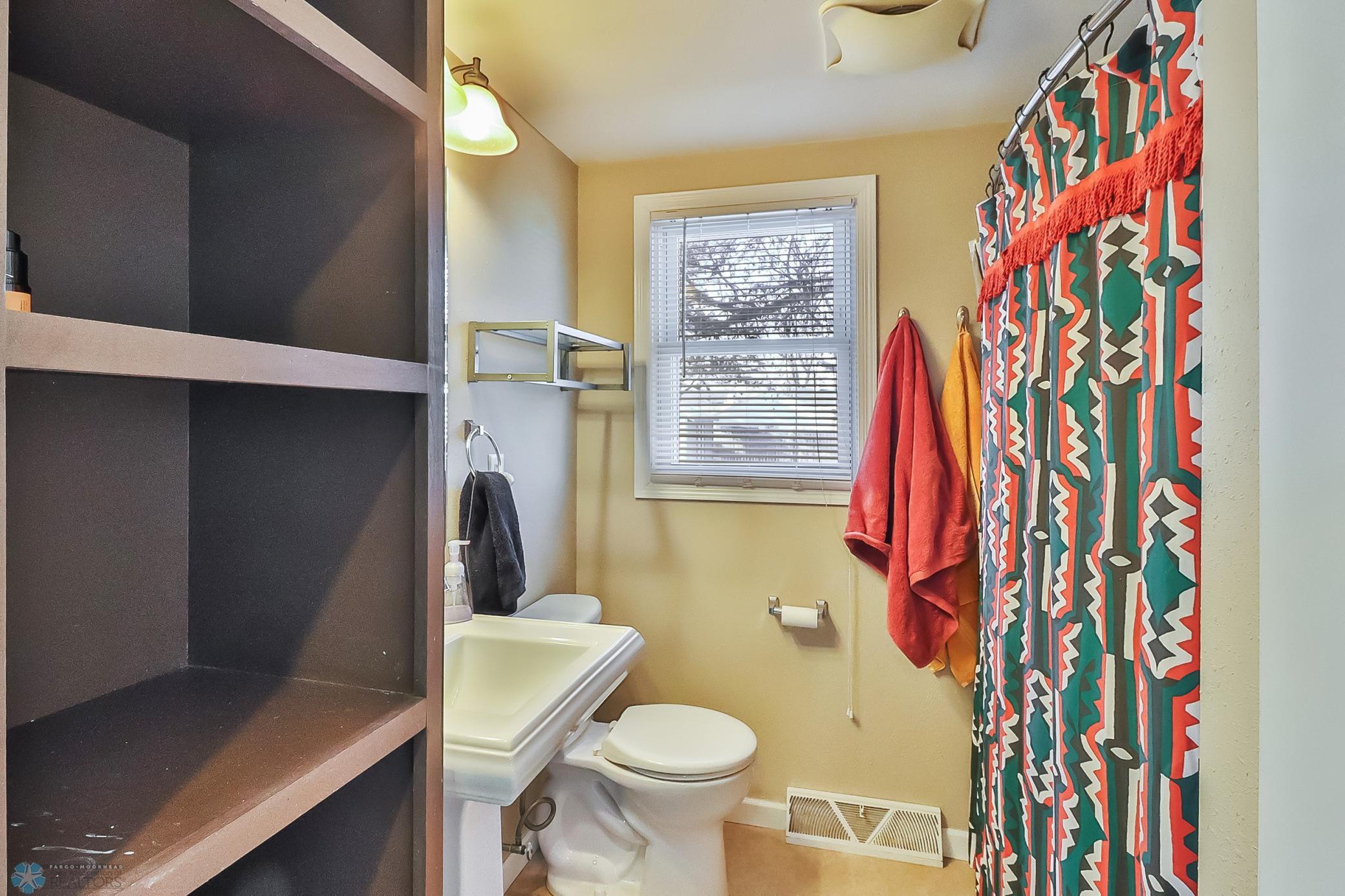 Bathroom1_0.jpg