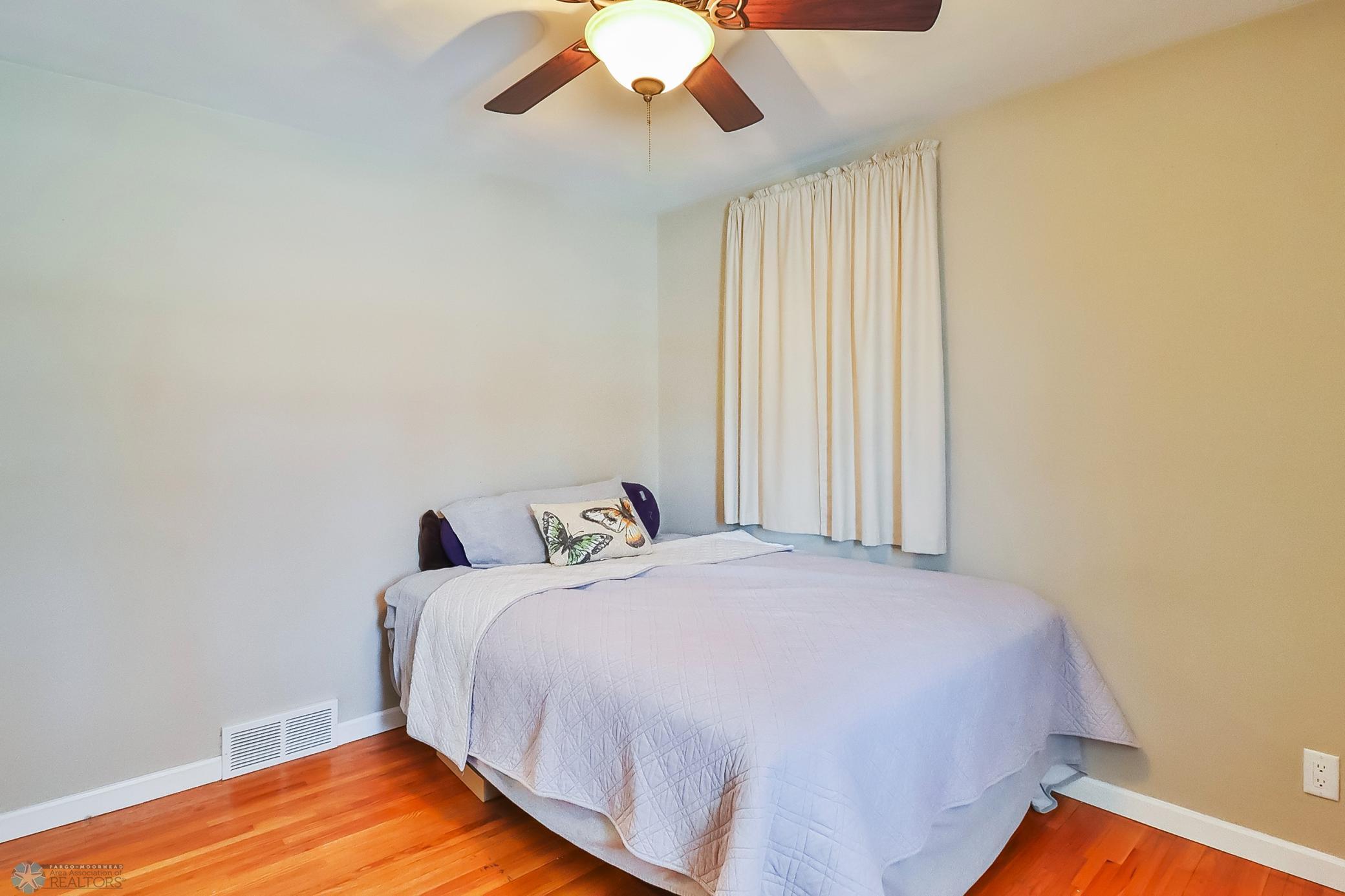 Bedroom1_2.jpg