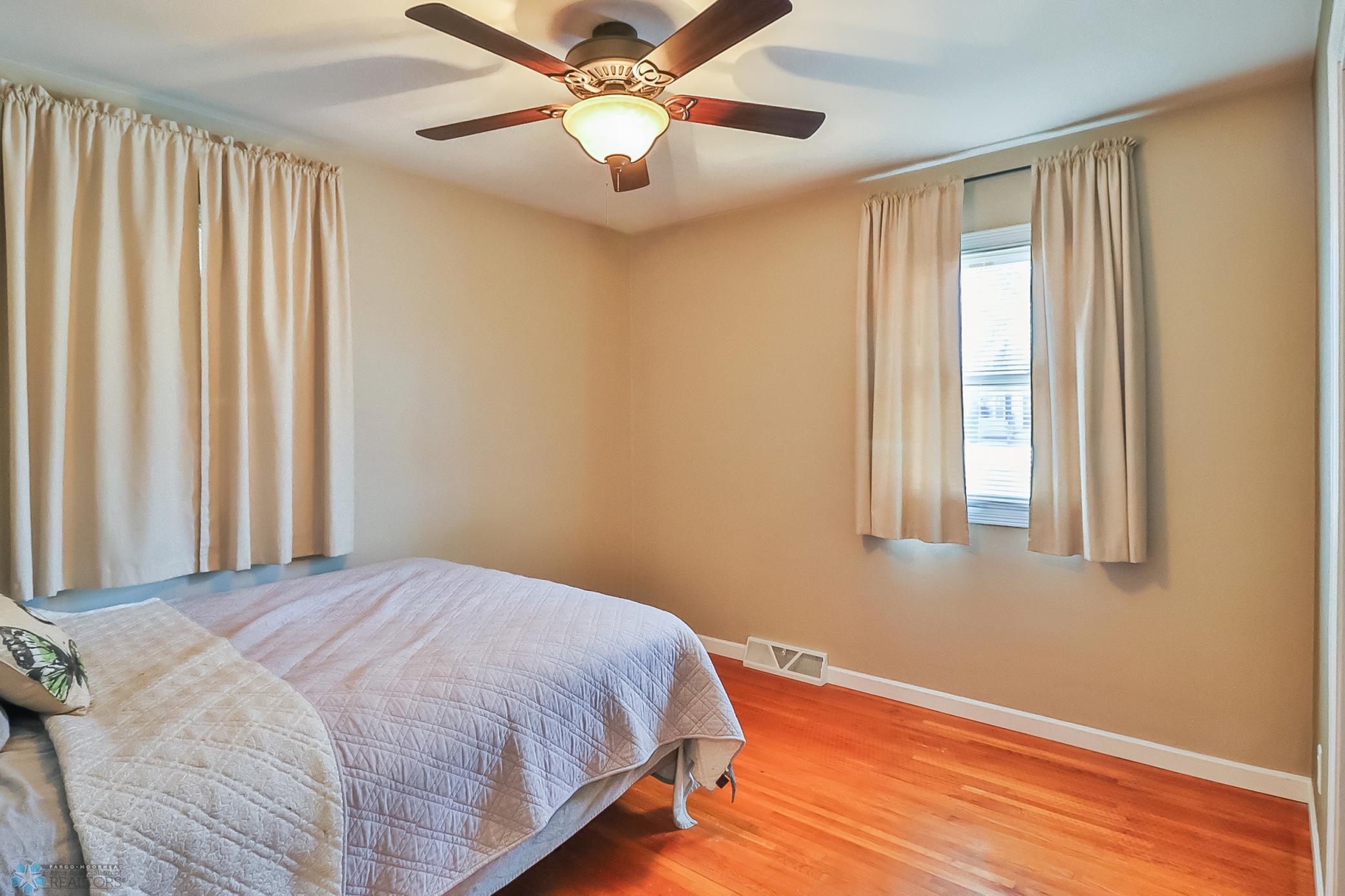 Bedroom1_1.jpg