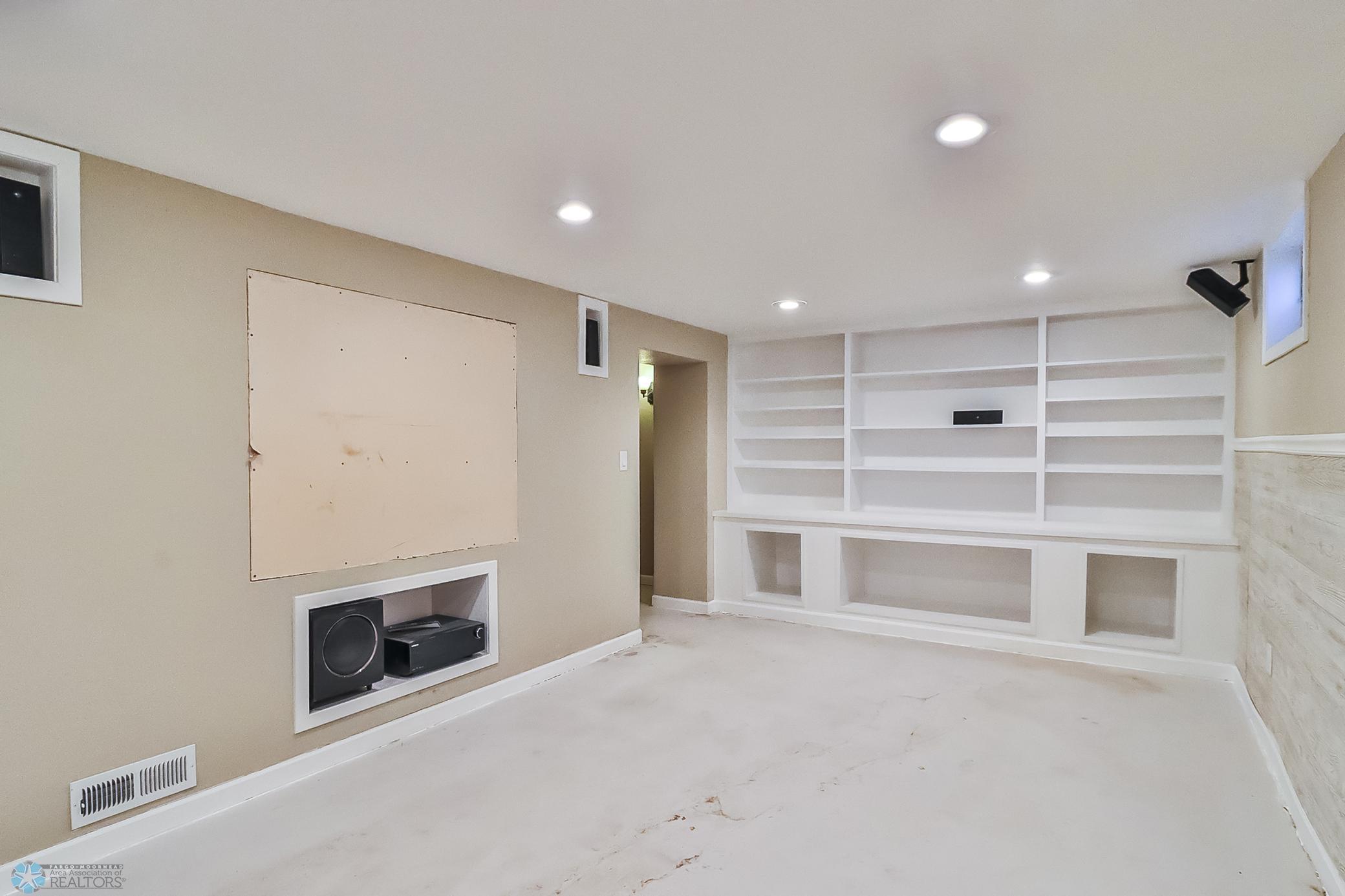 Basement1_1.jpg