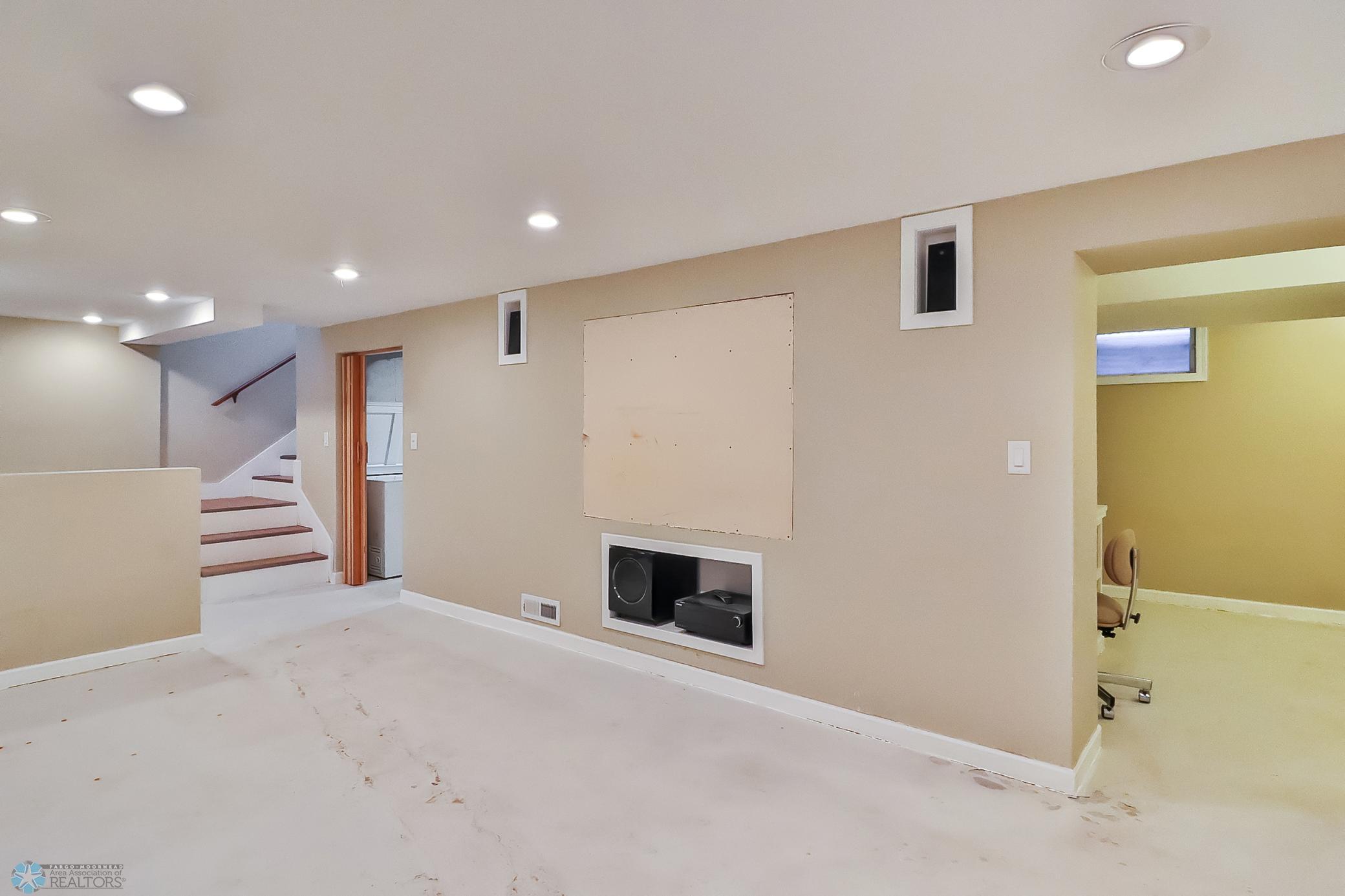 Basement1_2.jpg