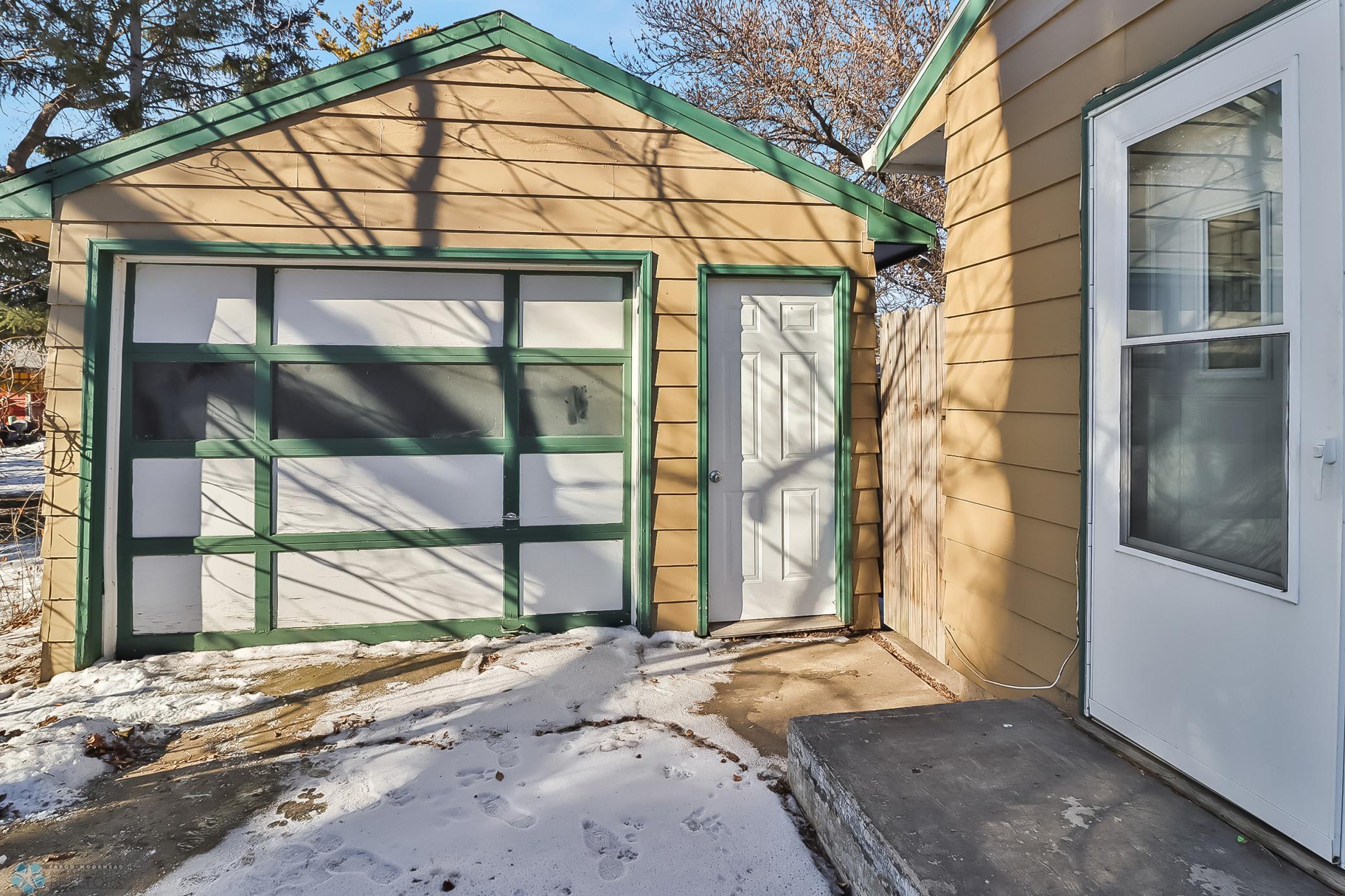 Garage_exterior.jpg