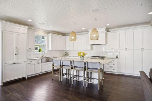 Large Gourmet Kitchen with large center island