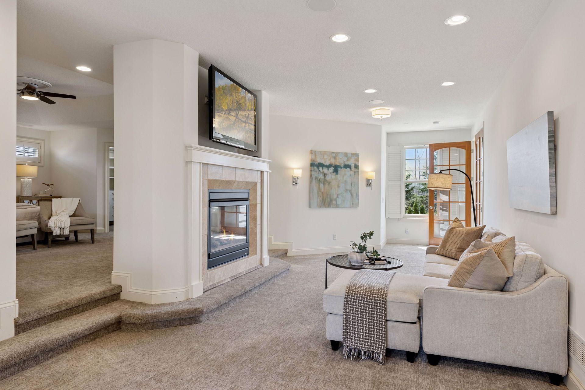 5912 Vernon Avenue South - Spacecrafting - 0104.jpg