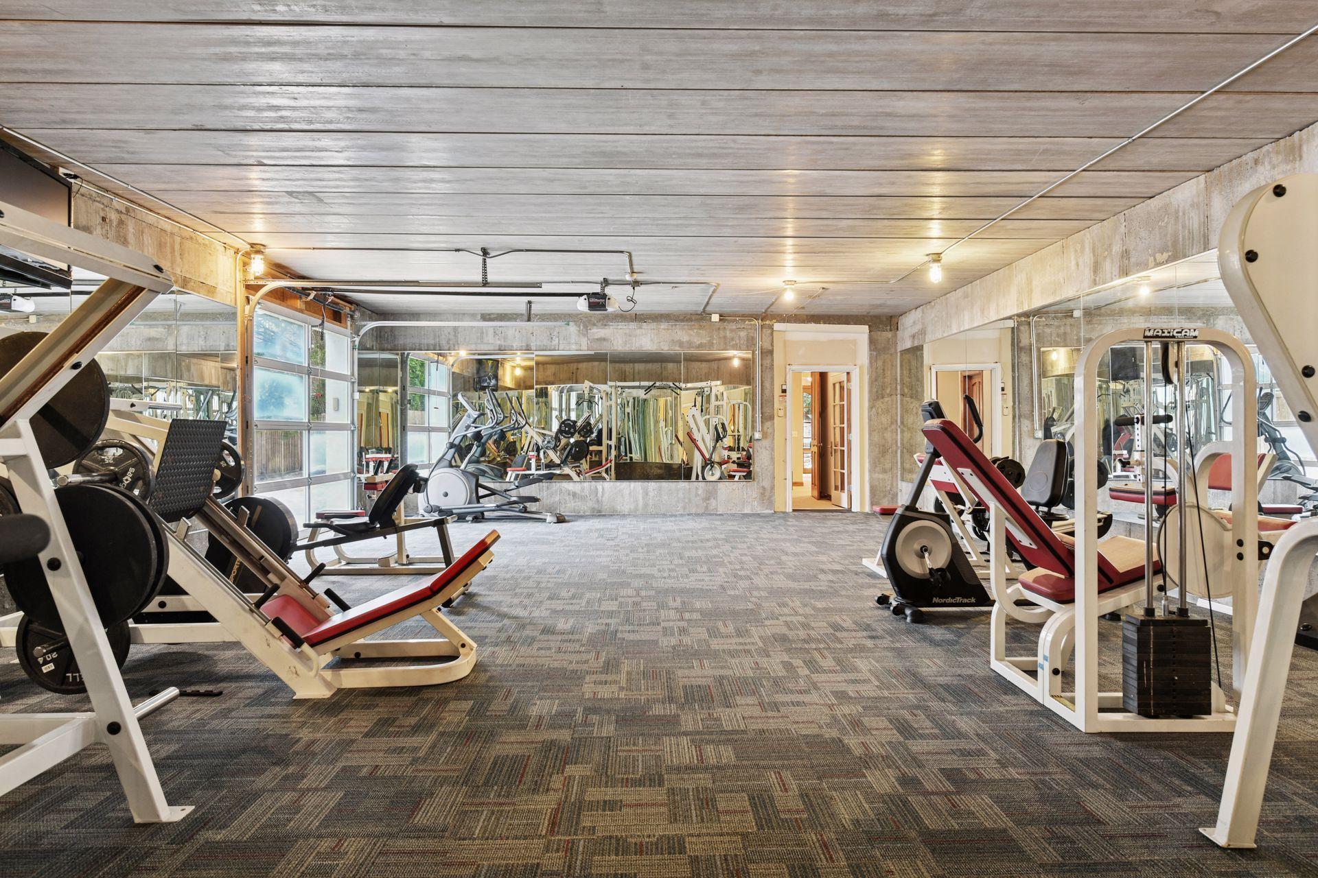 5912 Vernon Avenue South - Spacecrafting - 0065.jpg