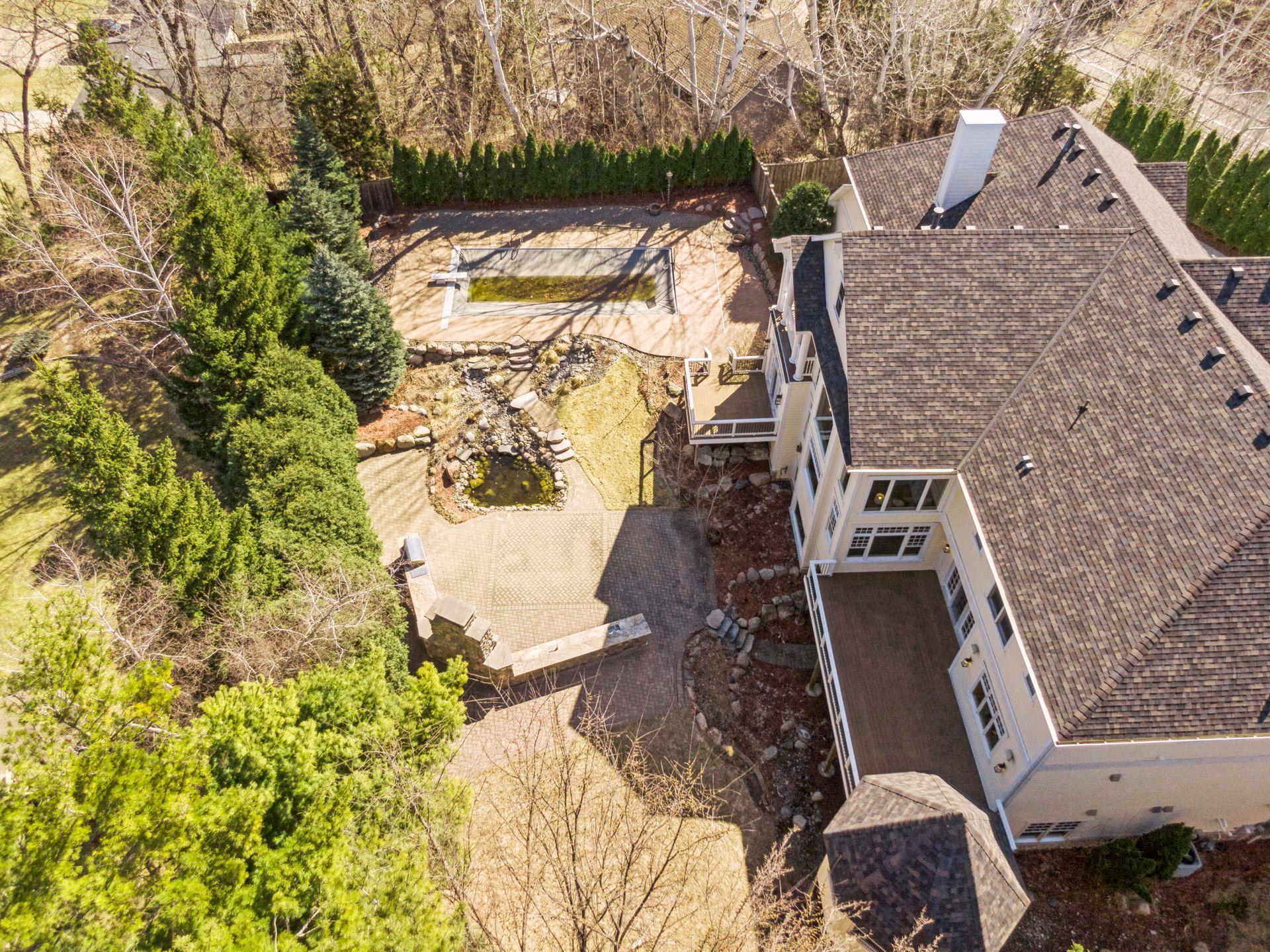 5912 Vernon Avenue South - Spacecrafting - 0005.jpg