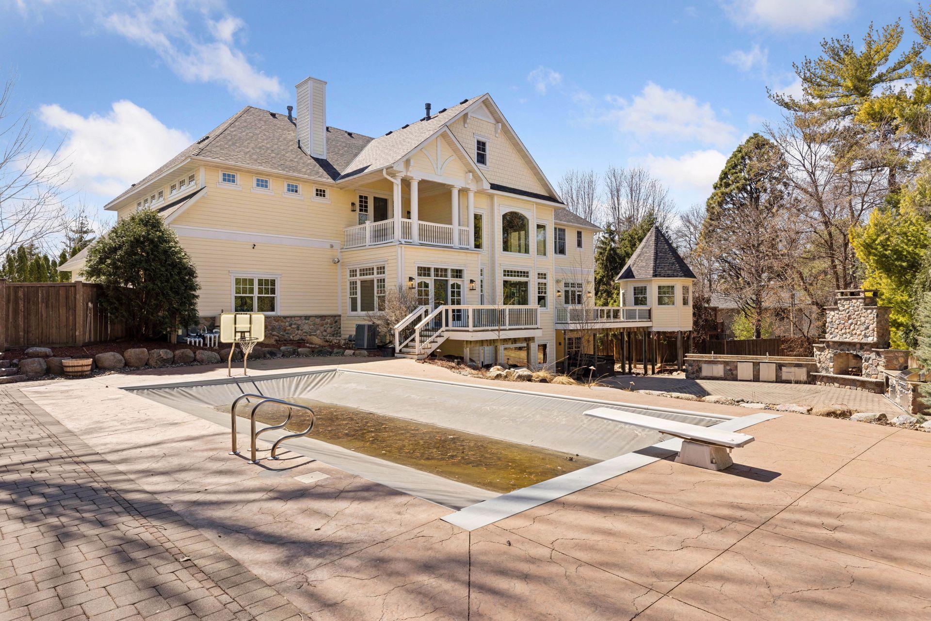 5912 Vernon Avenue South - Spacecrafting - 0165.jpg