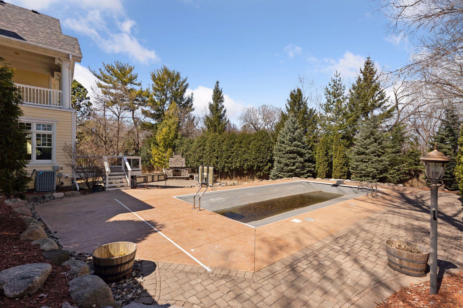 5912 Vernon Avenue South - Spacecrafting - 0164.jpg