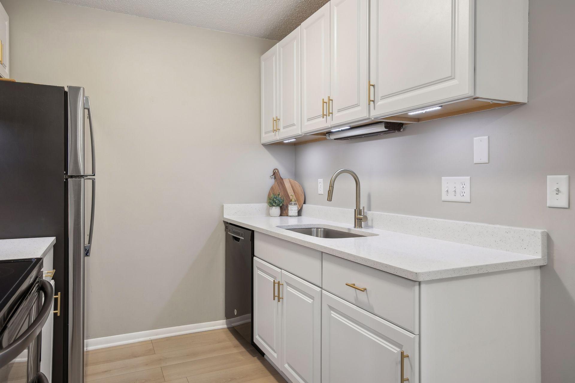 Lovely fresh design to the gourmet kitchen