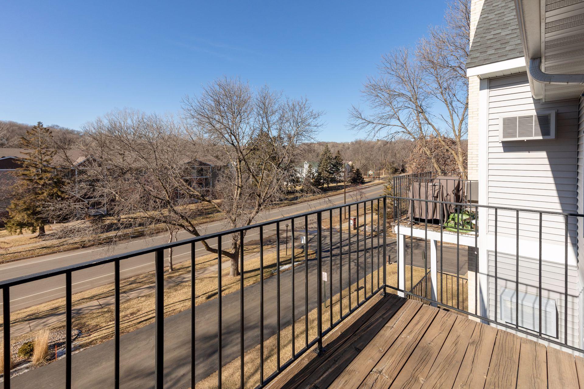 Deck perfect for watchign the sunset in the evenings or coffee in the morning