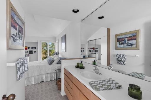 Guest/Children's bathrooms - ensuite with bedrooms