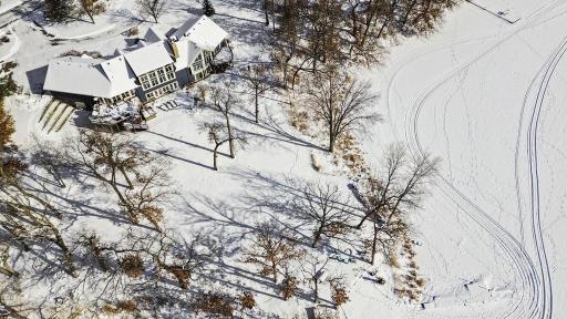 Spend summer days cruising the water, autumn evenings roasting marshmallows by the fire, and winter afternoons ice skating or snowmobiling â every season is an invitation to make the most of lakeside living.