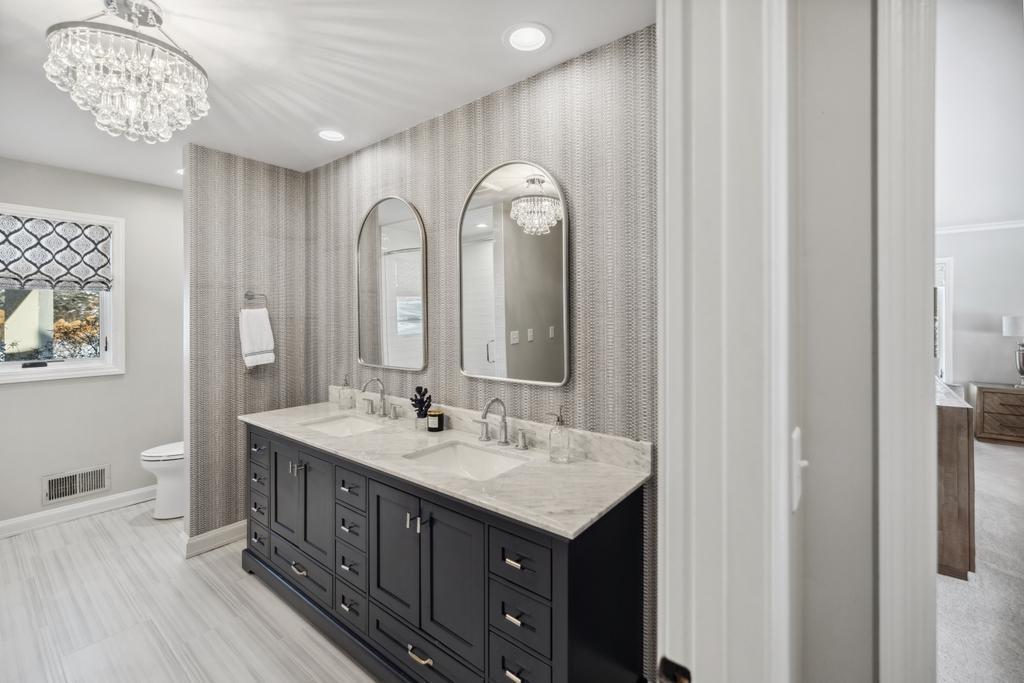 Stylish and functional, this main floor bath features elegant finishes — perfect for guests and everyday use.