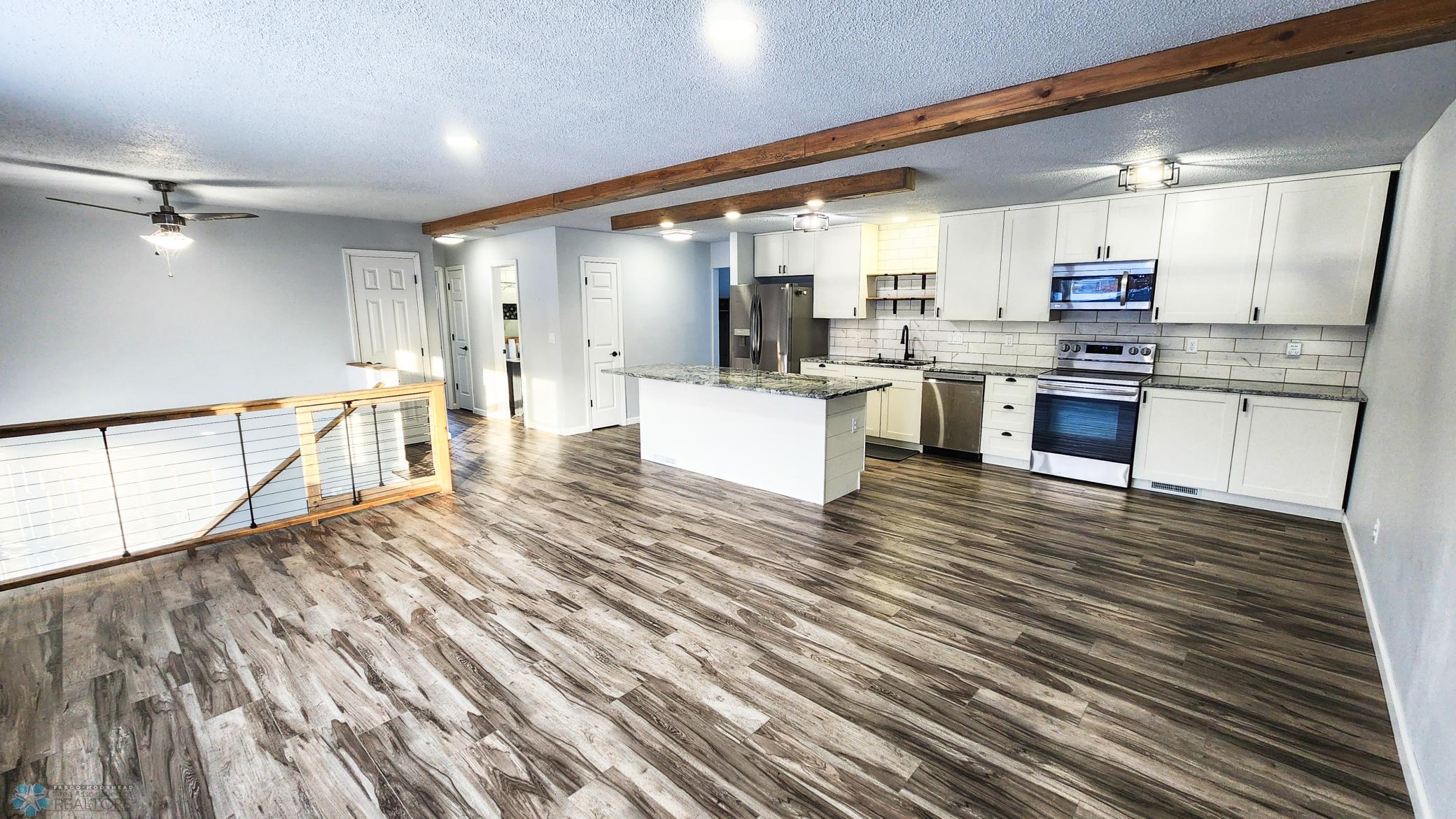 Kitchen & Dining